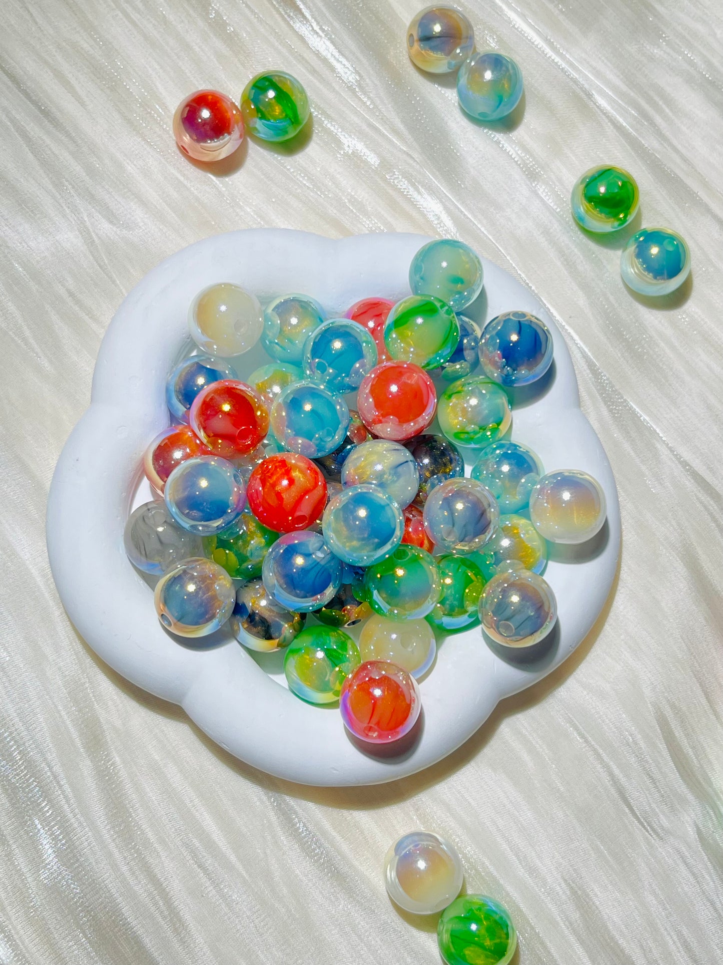 Acrylic beads(All kinds of beads are 16 mm.)