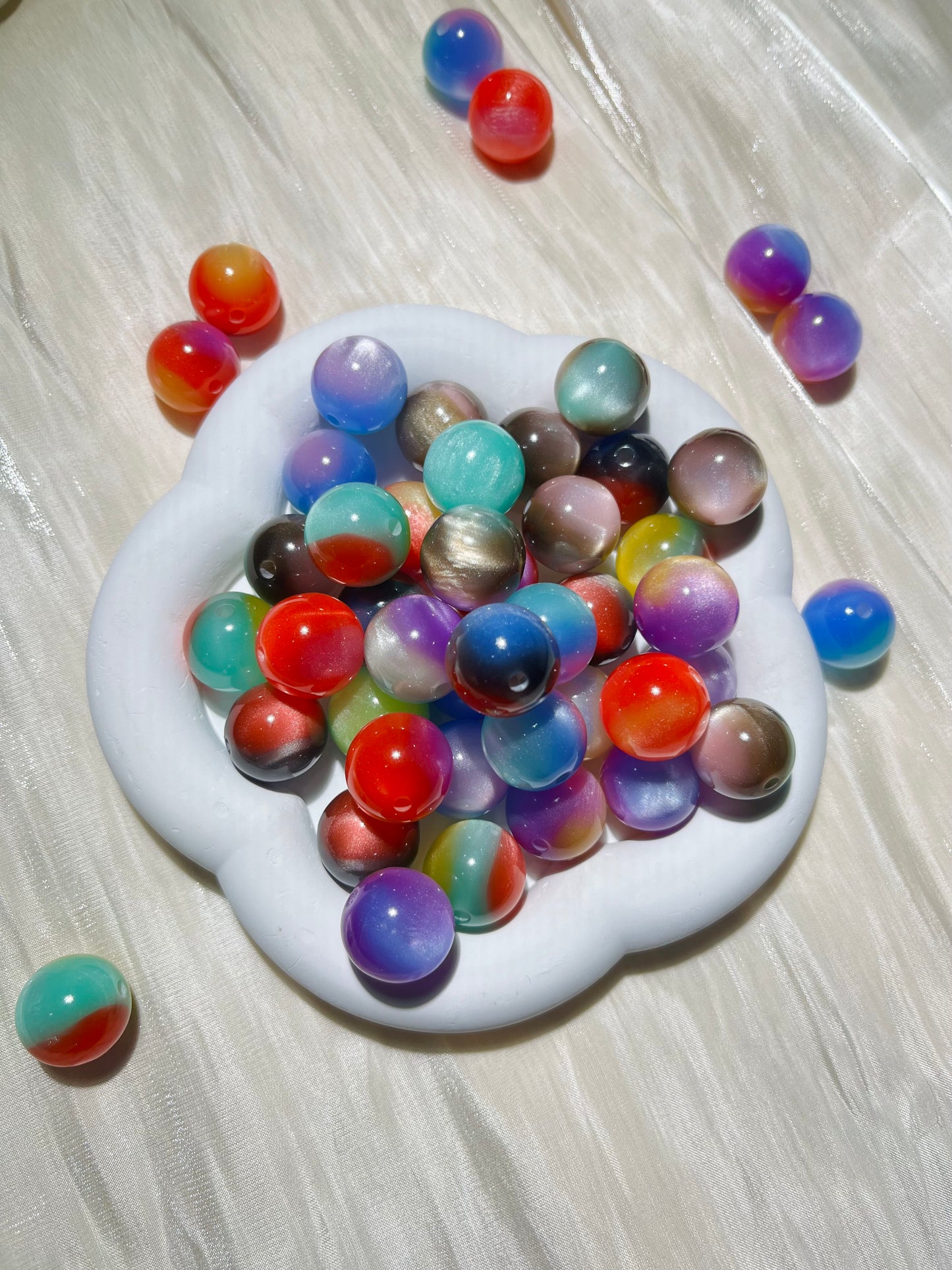 Acrylic beads(All kinds of beads are 16 mm.)