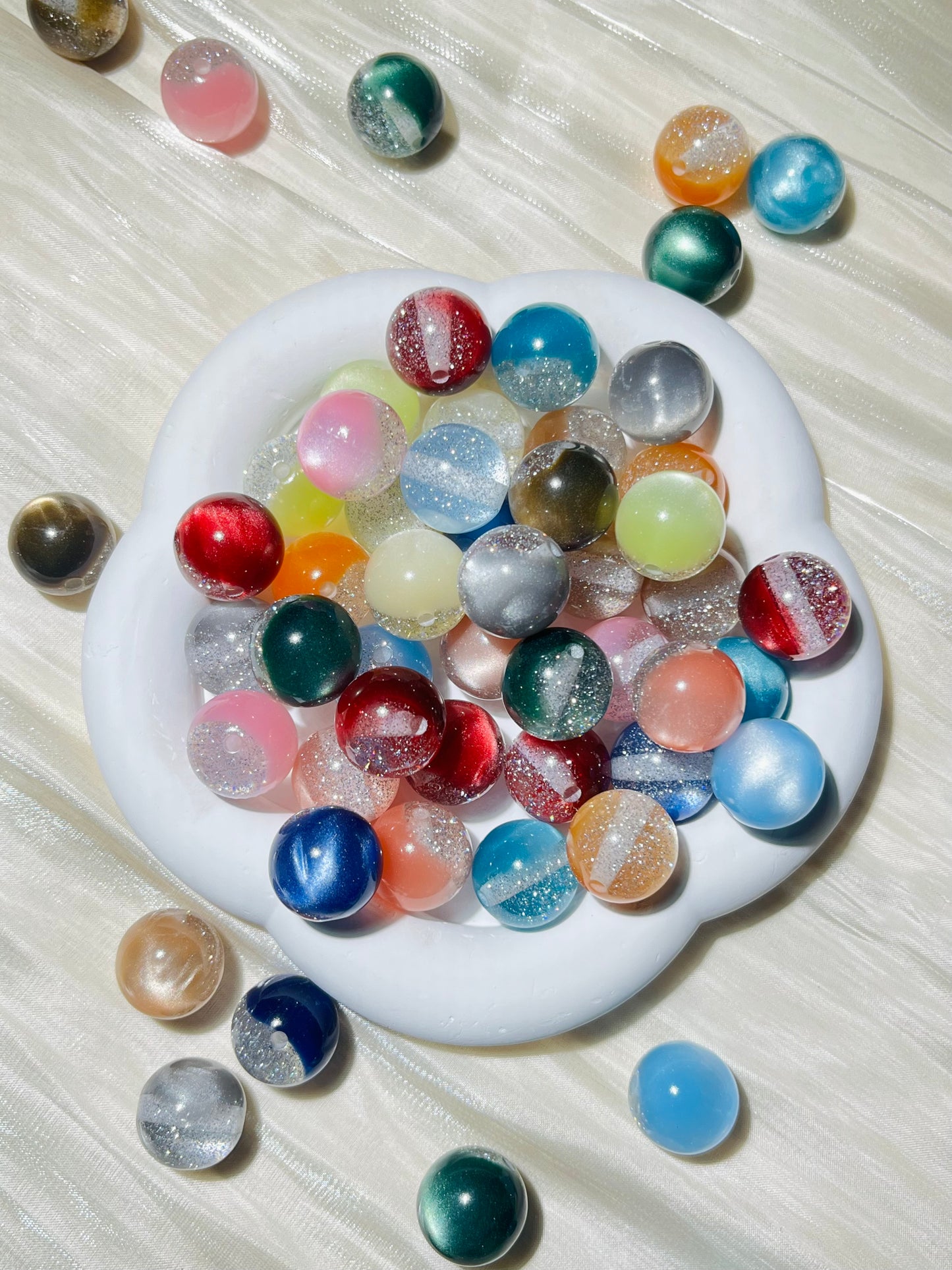 Acrylic beads(All kinds of beads are 16 mm.)